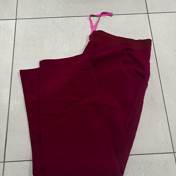 Womens FIGS Kade Cargo Technical Scrub Pants Dark Magenta Size XL - Picture 3 of 4